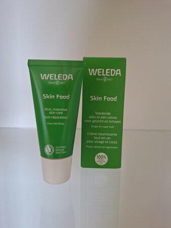 SKIN FOOD LIGHT